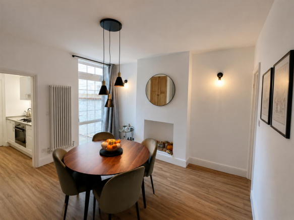 6 Evelyn Street dining room.PNG