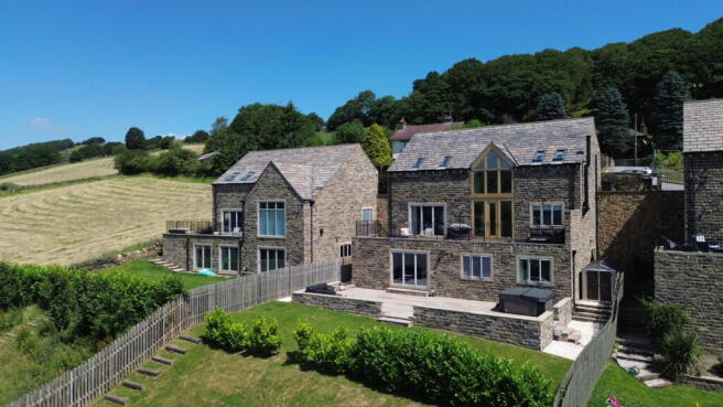 5 bed Detached for sale in new mill