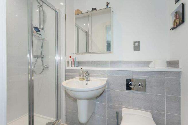Photo 6 -En-Suite