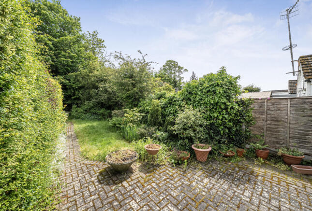 Oakwood Road, Horley, Surrey, RH6 photo 4