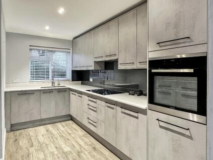 Limpsfield Road, Sanderstead, CR2 9DE