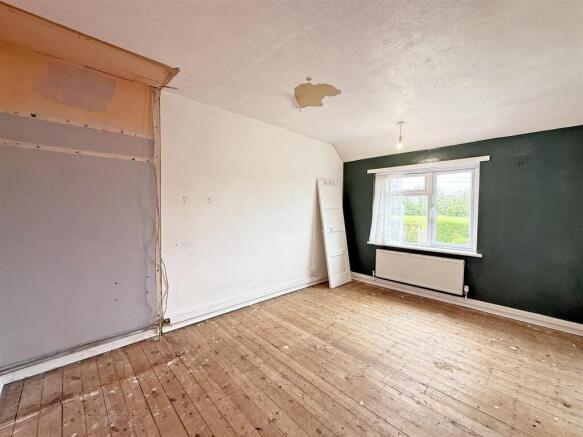 Aylesbury Crescent 97 - Bed 1.jpg
