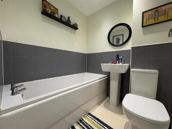 3 bed Semi-Detached for sale Image 9