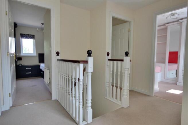 4 bed Semi-Detached for sale Image 8