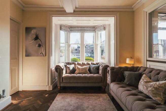 8 bed Link Detached House for sale Image 12