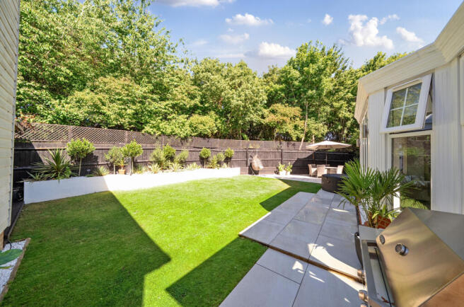 1323611-11-686e38...