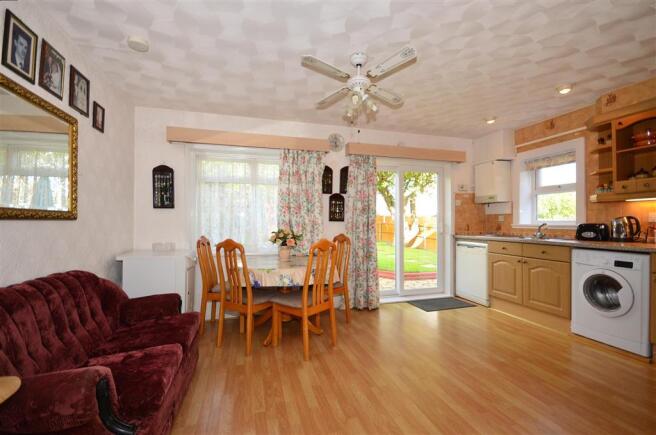Kitchen/Breakfast Area