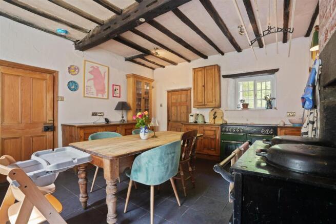 4 bed House for sale Image 8