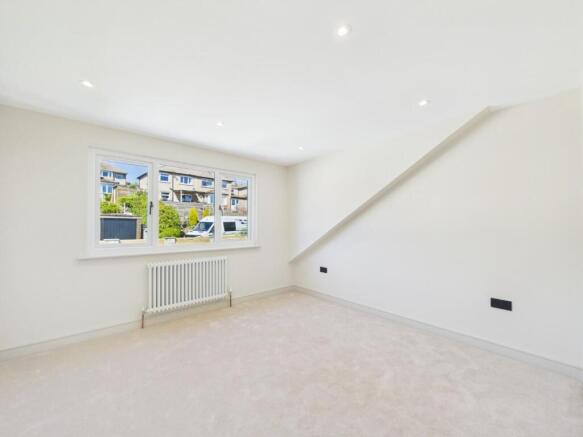 4 bed House to rent Image 11