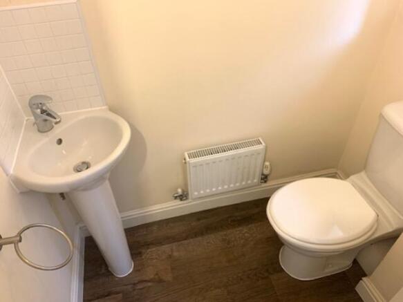 19 Roundthorn guest wc