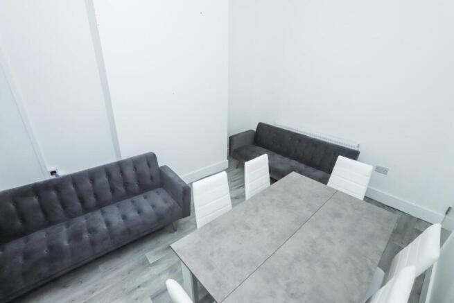5 bed Private Halls to rent Image 8