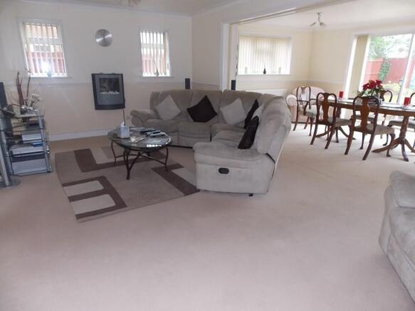 Lounge/dining room
