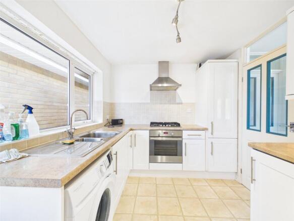 Cunningham Close, Mudeford, Christchurch, Dorset, BH23 photo 4