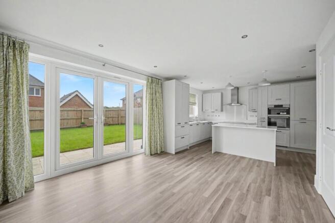 4 bed Detached for sale Image 5