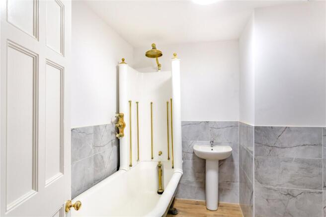 3 bed Flat for sale Image 7