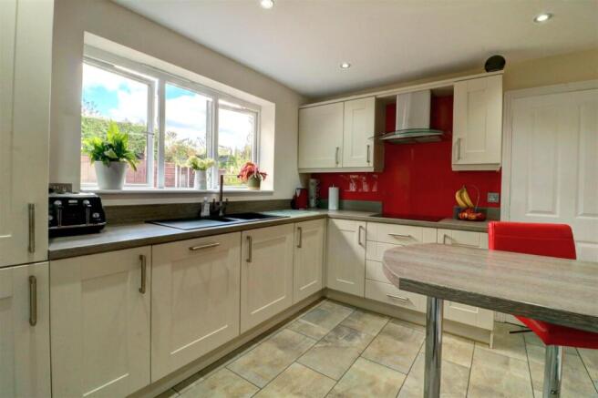Kitchen 2.jpg