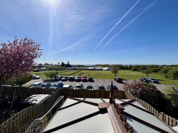 3 bed Semi-Detached for sale Image 11