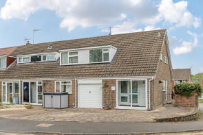 42, Windfield, Leatherhead KT22 8UG
