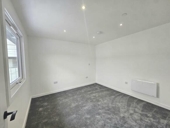 2 bed Apartment to rent Image 5