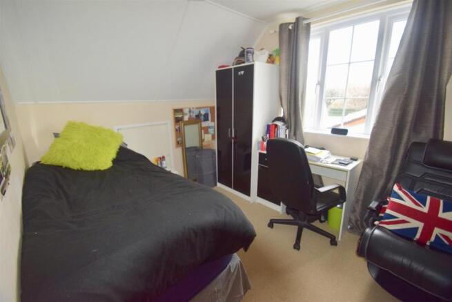 Bed 2.jpg