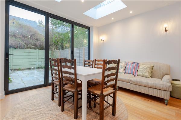 Mill Road, London, SW19 photo 4