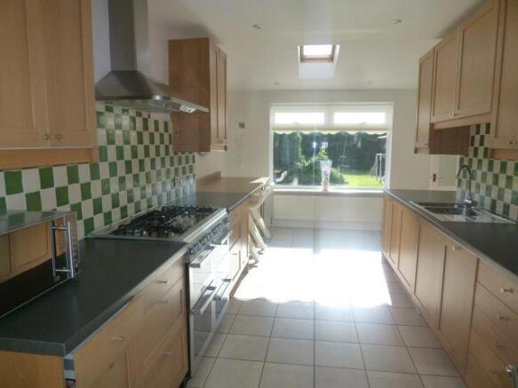 KITCHEN/BREAKFAST ROOM