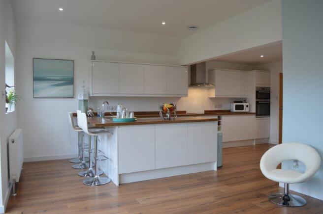 KITCHEN DINER / FAMILY ROOM