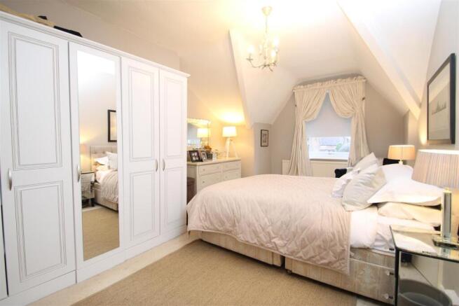 4 bed Flat for sale Image 10