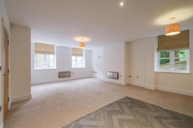 2 bed Apartment for sale Image 11
