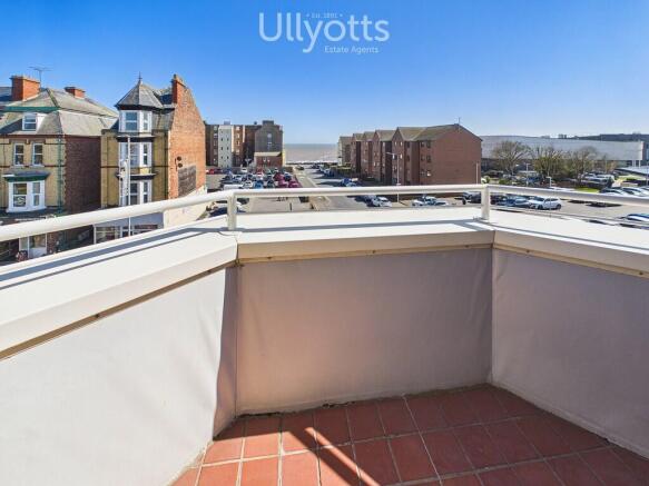 2 bed Flat for sale Image 6