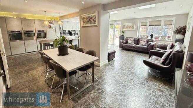 4 bed Detached for sale Image 9