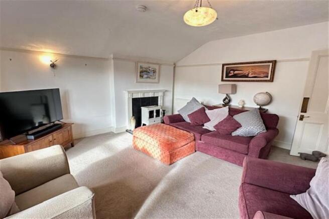 2 bed Flat for sale Image 6