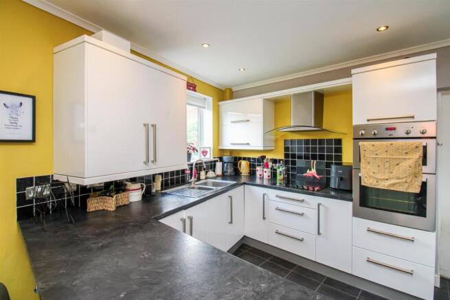 3 bed End of Terrace for sale Image 4