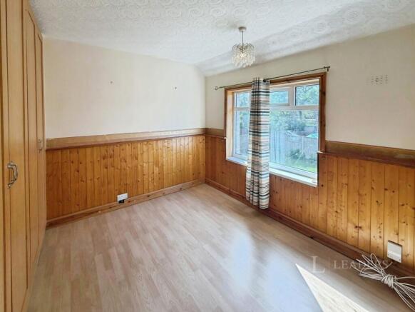 3 bed Semi-Detached to rent Image 10
