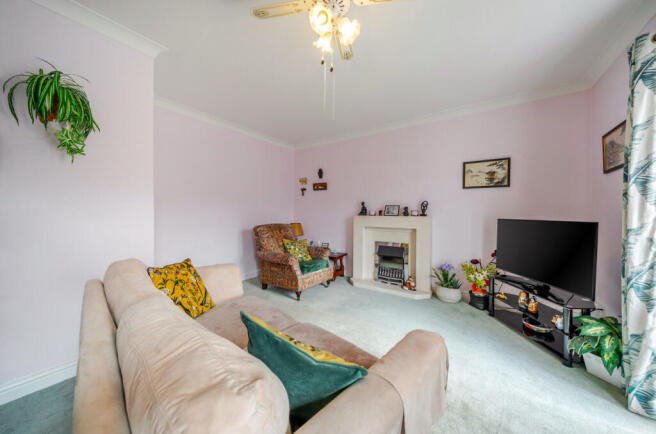 2 bed Flat for sale Image 4