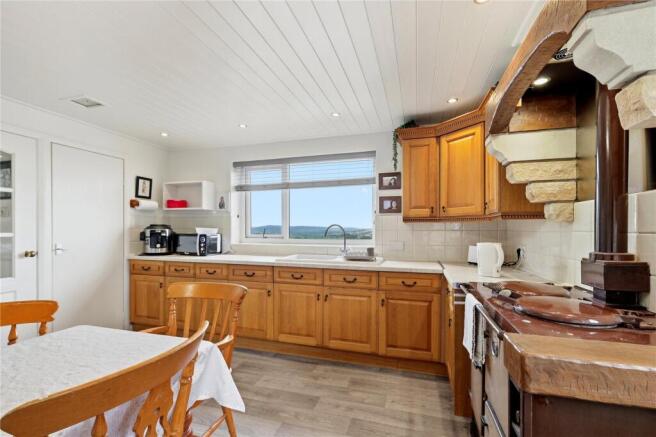 4 bed Semi-Detached for sale Image 10