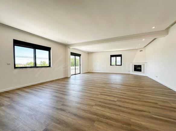 Fully Renovated 6 Bed Villa For Sale (18)