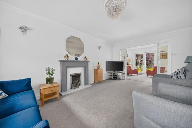 5 bed Detached for sale Image 3