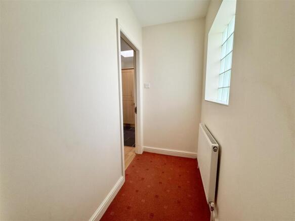 2 bed Apartment to rent Image 8