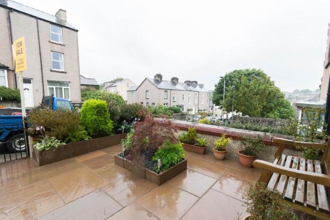 FRONT GARDEN