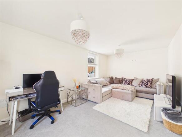 3 bed Semi-Detached for sale Image 4