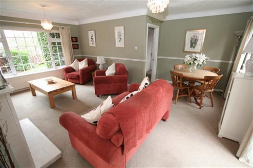 Lounge/Dining Room