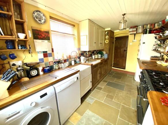 Kitchen Towards t...