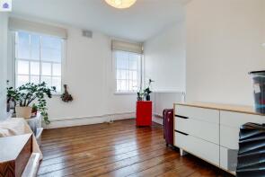 9, Central Buildings, Herne Hill, London SE24 9QJ