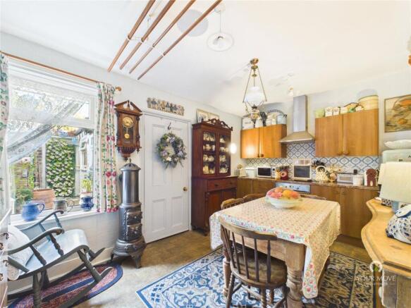 Kitchen Diner Pic 1