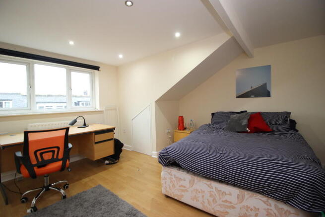 7 bed House Share to rent Image 11