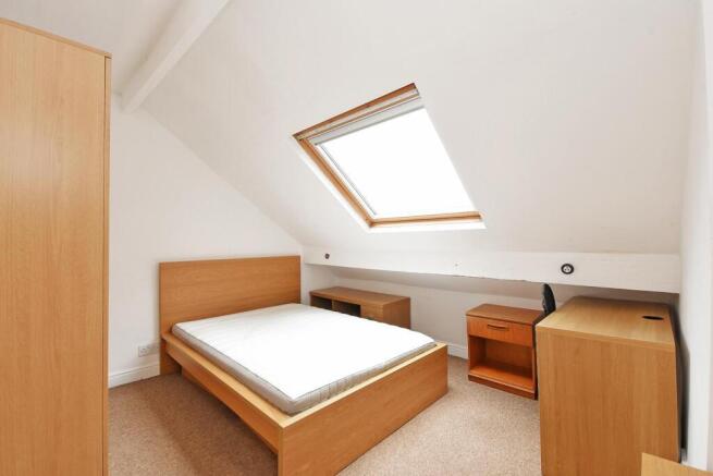 6 bed House to rent Image 10