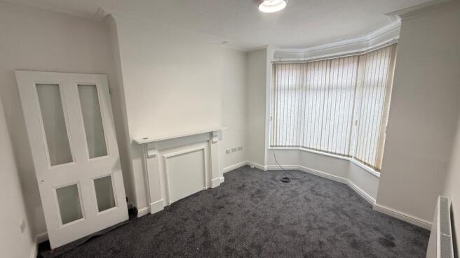 2 bed Terraced to rent Image 6