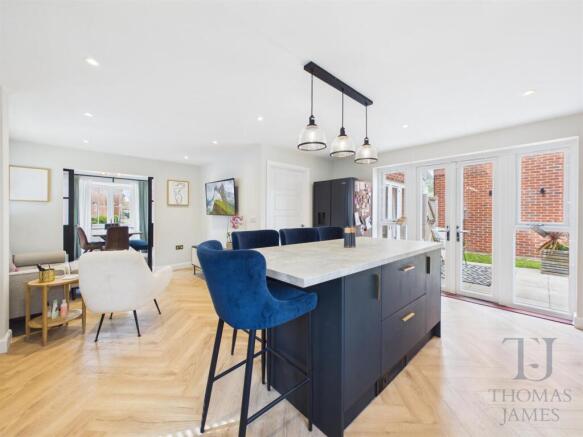 Kitchen2.jpg