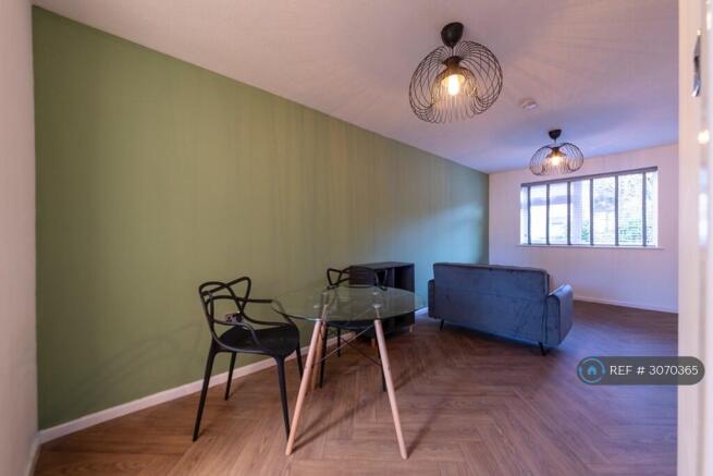 Lounge/Dining